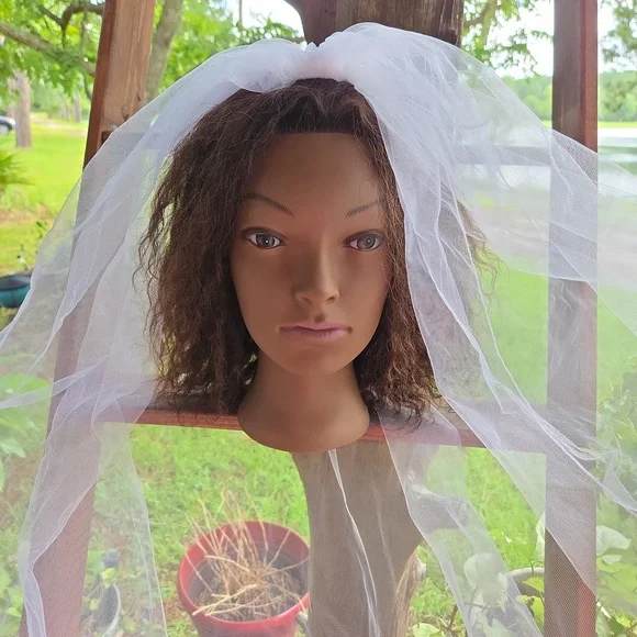 White Trailing Extra-long Tulle Veil - Picture 3 of 11